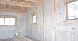 外部の遮熱シートの施工が完了しました!