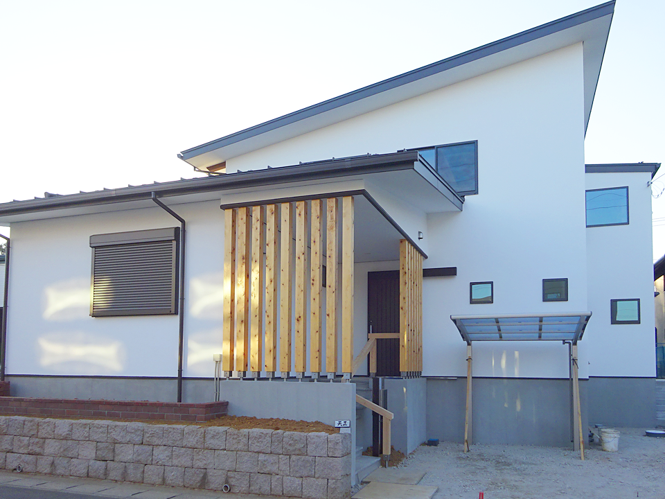 玄関回りにも千葉県産材のヒノキ柱が17本使われています!