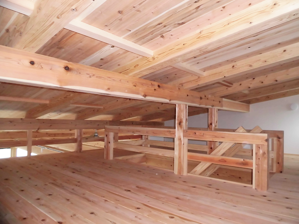 13畳の広さがあるロフトです。廃熱用の窓が2カ所付いています!