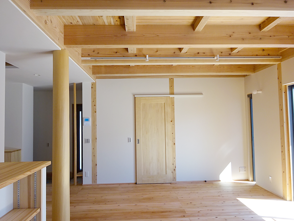 扉を開けると、ご主人のお父様の部屋に続いています!